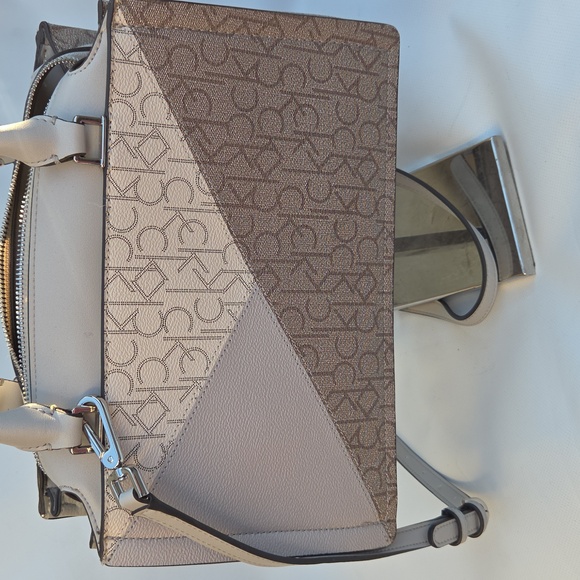 Calvin Klein Gray and White Satchel with Structured Design NWOT - Picture 9 of 9